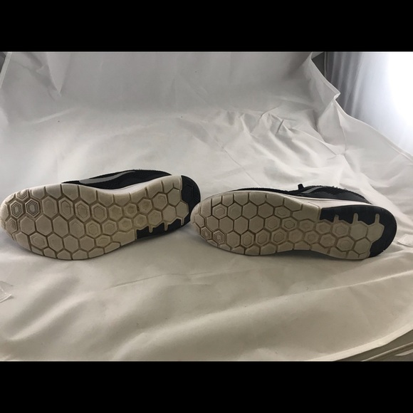 Kids Nike running shoes size 5Y - Picture 5 of 5